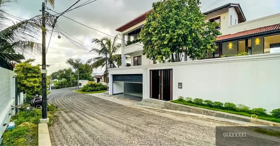 STUNNING LUXURY RESIDENCE FOR SALE – OFF BEDDAGANA ROAD, KOTTE