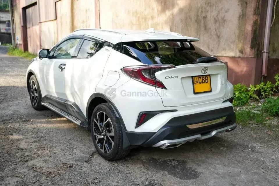 Toyota C-HR NGX50 — 2017 / 2018 - Image 1