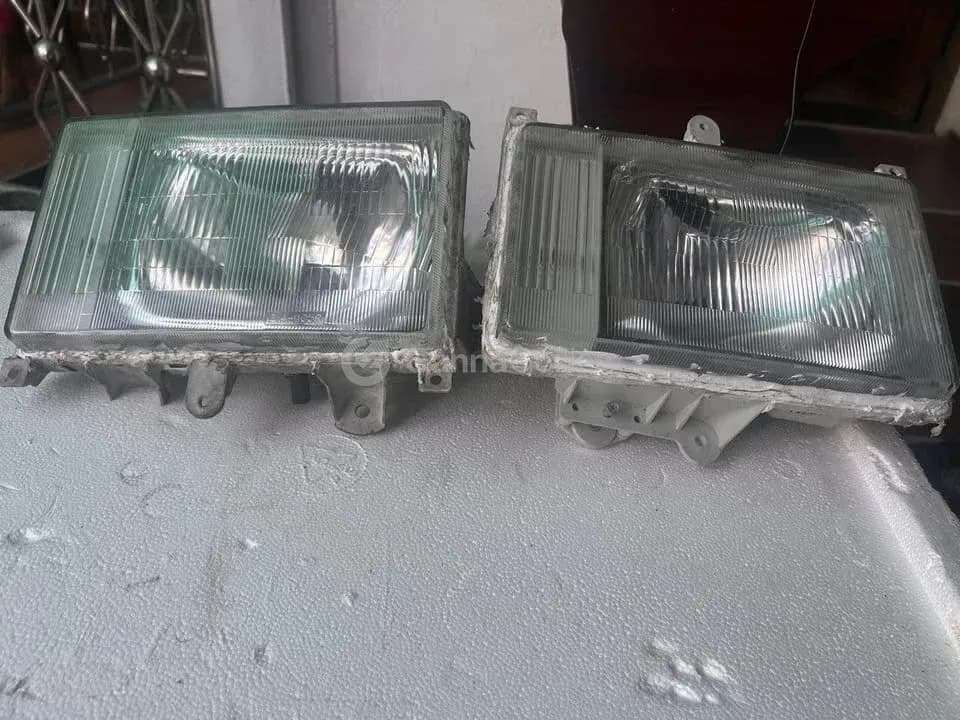 Canter lorry head lamps - Image 1