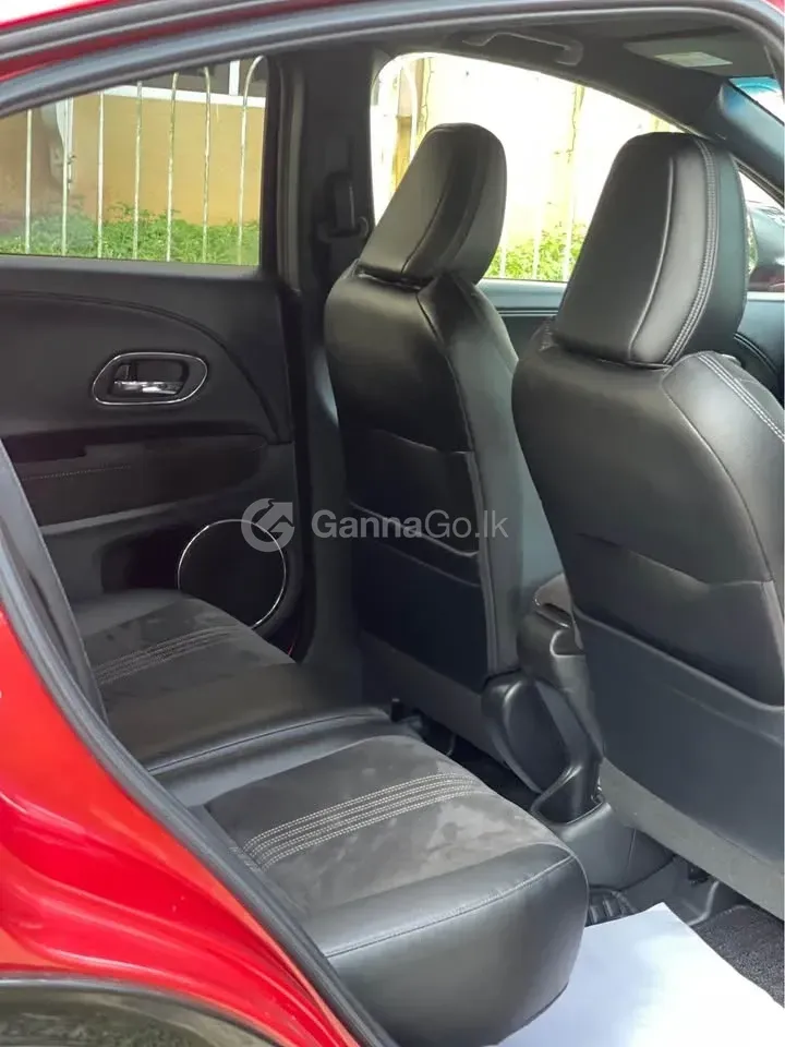 HONDA VEZEL RS LED 1.ST OWNER - Image 1