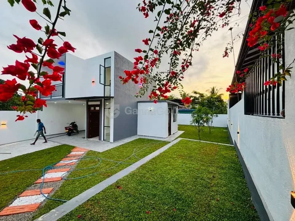 3 Bed 3 Bath House For Sale - Image 1